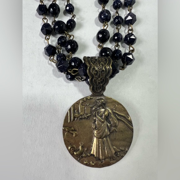 Melania Clara Necklace - Picture 5 of 7